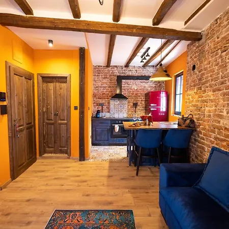 Nomad Studios, Kapana