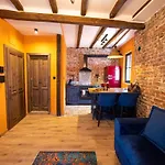Nomad Studios, Kapana