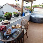 Nomad Studios, Kapana 3*