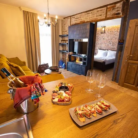 Nomad Studios, Kapana