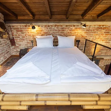 Pensión Nomad Studios, Kapana 3*