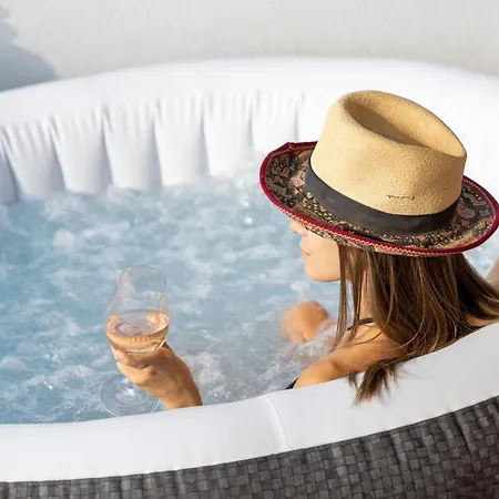 Nomad Studios, Kapana 게스트하우스 3*