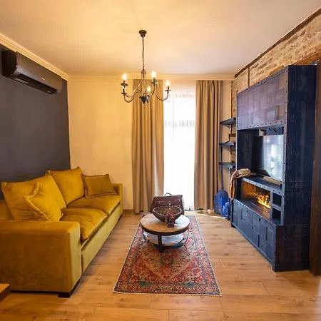 Nomad Studios, Kapana