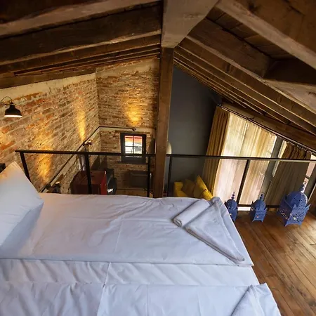 Nomad Studios, Kapana Pensión