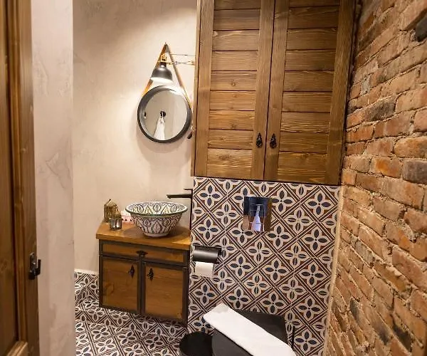 Nomad Studios, Kapana