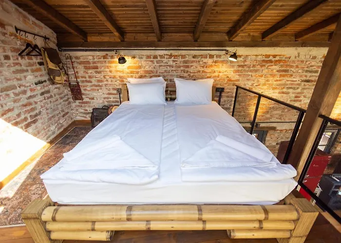 Konukevi Nomad Studios, Kapana 3*