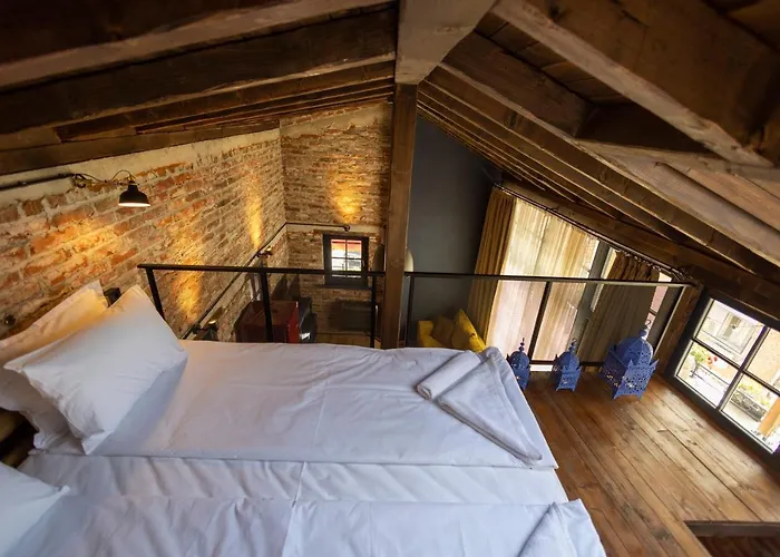 Nomad Studios, Kapana בית הארחה